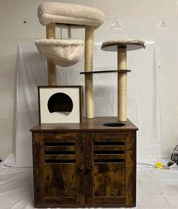 lot 9 image: Cat Tower and Litter Box Combo - Used