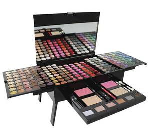 lot 21 image: Giordano Colors 201-Pc. Sleek Stylist Kit