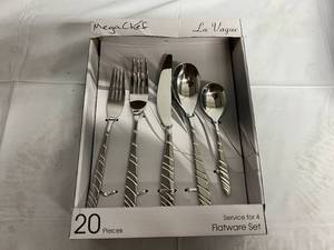 lot 31 image: MegaChef La Vague 20-Pc. Stainless Steel Flatware Set - Service for 4, Silvertone