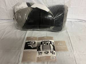 lot 40 image: Chic Clayton 8pc Twin Bed Set