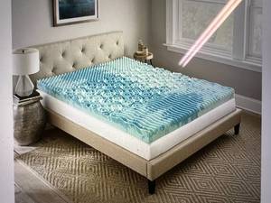 lot 48 image: Thomasville 4 Cool GelLux Foam Mattress Topper - Queen