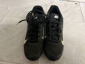 lot 228 image: Pair of Nike Vapor Strike Cleats - Like New - Size 5Y