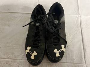 lot 229 image: Pair of Under Armor Baseball Cleats - Like New - Size 6.5Y