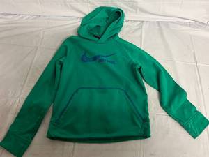 lot 230 image: Nike Dri-Fit Hooded Sweatshirt - Green - Size Kids Medium