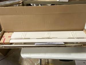 lot 43 image: White Blinds