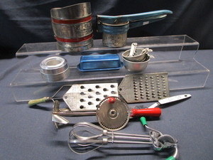 lot 204 image: Vintage Kitchenwares