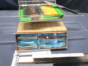 lot 215 image: Kitchen Knives, IKEA Holder