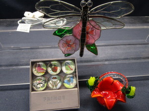 lot 233 image: Dragonfly Lamp, Magnets, Basket