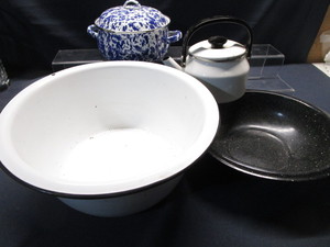 lot 236 image: Enamelware