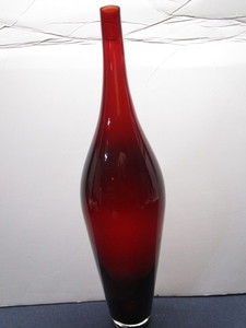 lot 253 image: Ruby Vase