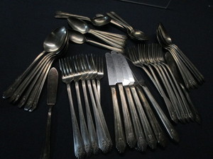 lot 259 image: Wm Rogers Flatware Sectional