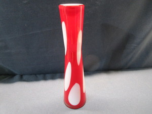lot 262 image: Cased Vase