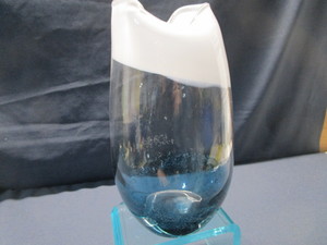 lot 264 image: Blown Vase Blue & White