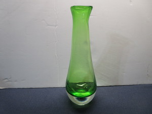 lot 272 image: Green Vase Heavy Bottom