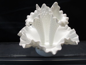 lot 102 image: Milk Glass Epergne