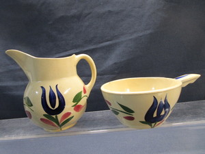 lot 108 image: Wattware Tulip Nappy & Pitcher