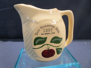lot 115 image: Watts Collectors Association Pitcher