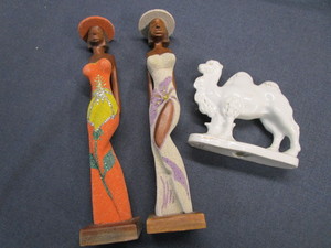 lot 118 image: Camel, Carved Figures