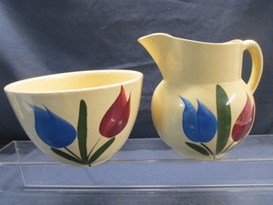 lot 121 image: Wattware Tulip Pitcher & Bowl