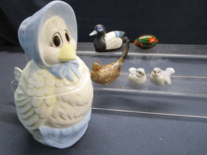 lot 122 image: Cookie Jar, Birds
