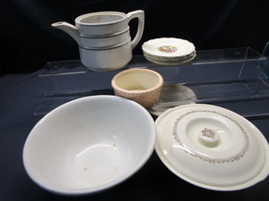 lot 133 image: Vintage Kitchenwares