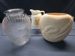 lot 135 image: Swan & Crystal Vase, Pitcher