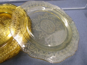 lot 59 image: Patrician Amber 11 Plates