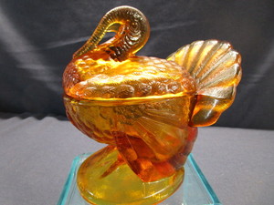 lot 71 image: Amber Turkey Candy Dish