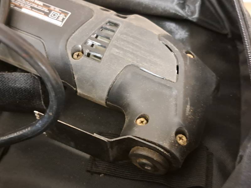 lot 104 image: Craftsman Oscillating Multi-Tool with Accessories and Case