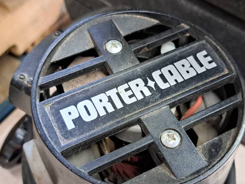 lot 105 image: Porter-Cable Heavy Duty Router 6902