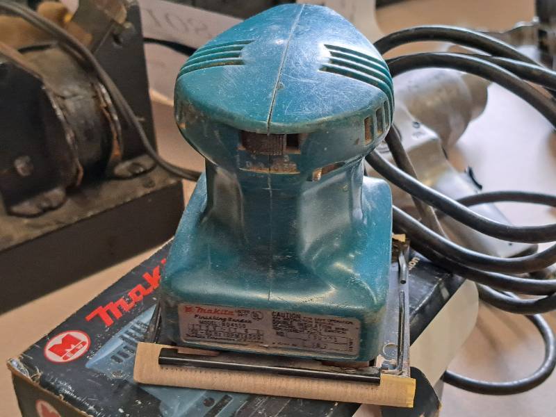 lot 108 image: Makita Finishing Sander B04550