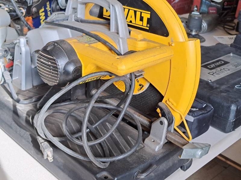 lot 114 image: DeWalt 14 Chop Saw DW871