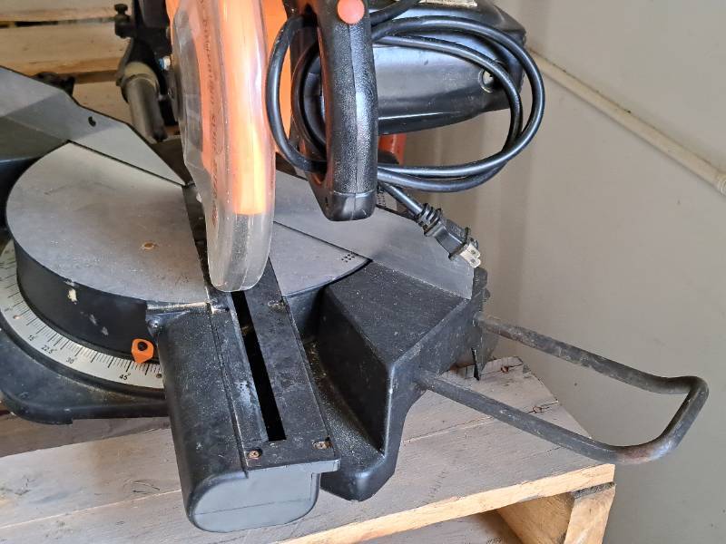 lot 116 image: Chicago Electric Power Tools 10 Compound Slide Miter Saw 41168