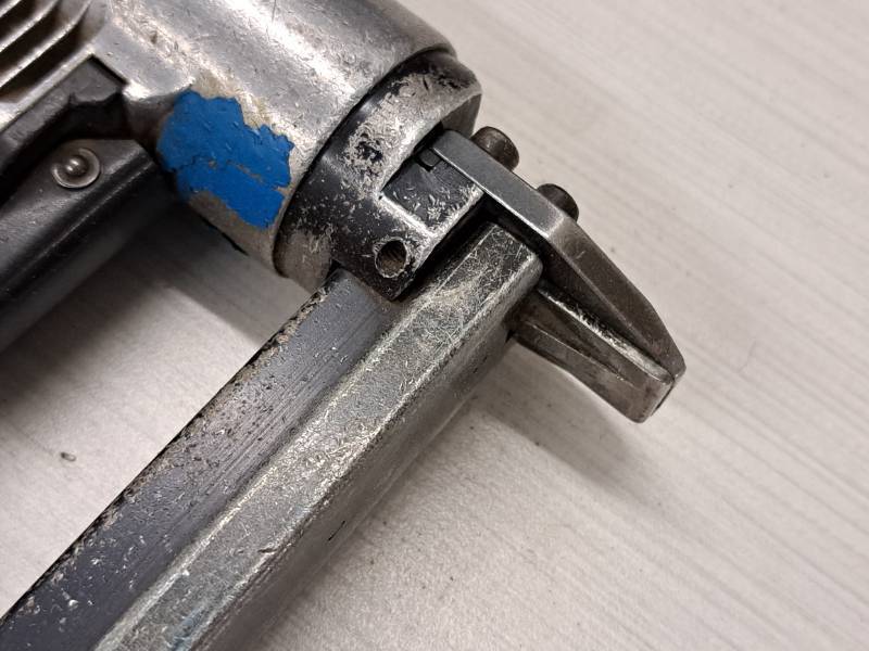 lot 139 image: BeA Air Stapler