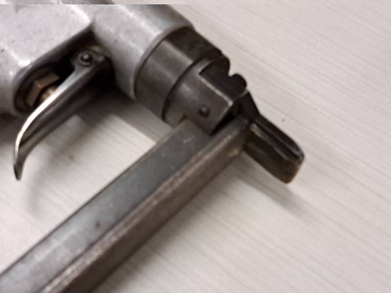 lot 140 image: BeA Air Stapler