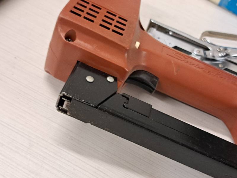 lot 141 image: Electric Stapler, Hand-Held Stapler