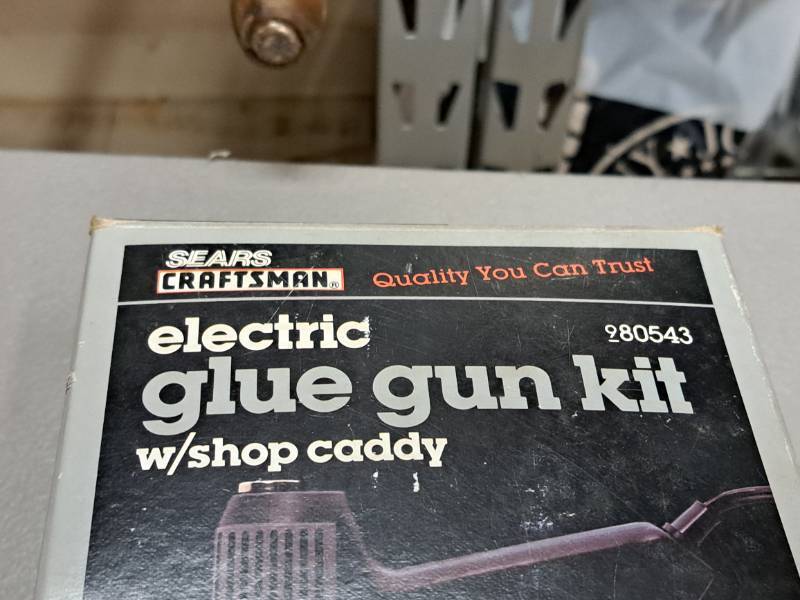 lot 159 image: Sears Craftsman Electric Glue Gun Kit