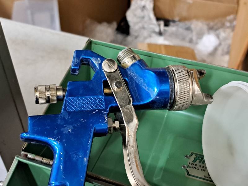 lot 174 image: Air Spray Gun with Accessories and Tool Box