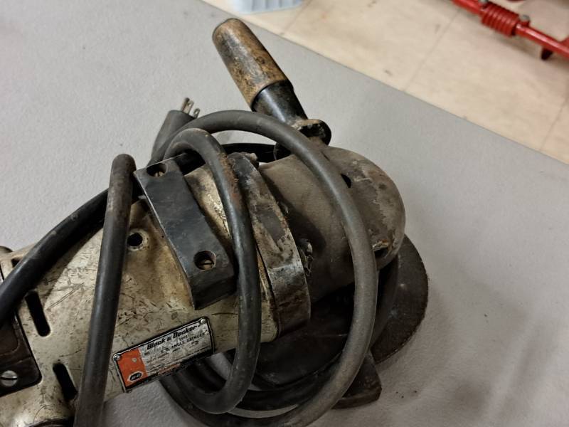 lot 209 image: Black & Decker S.D. Angle Grinder 4232