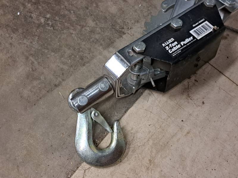 lot 303 image: Cable WinchPuller