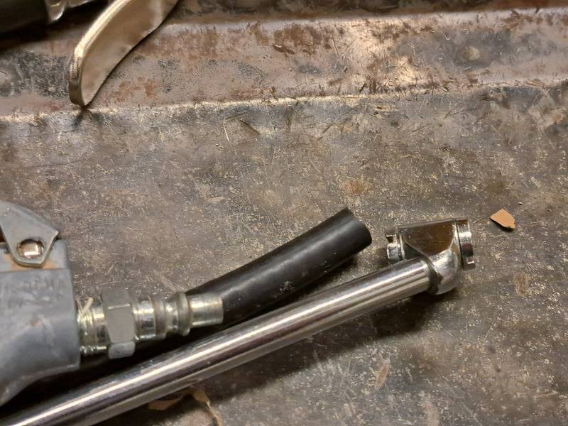 lot 343 image: Lot of (1 Box) Air Hose Attachments