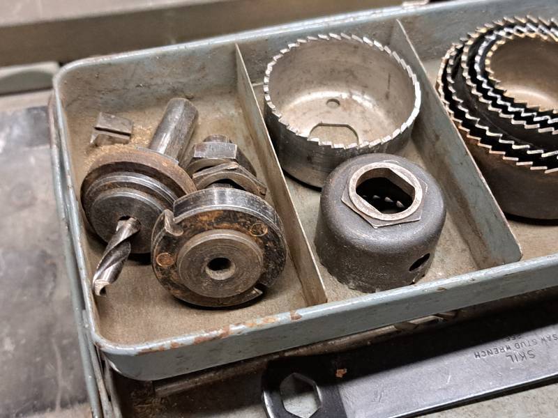 lot 348 image: 14 Metal Tool Box with Boring Bits