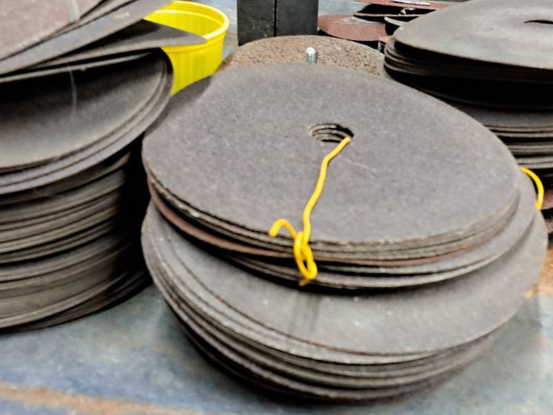lot 405 image: Lot of  Assorted Sanding Discs and Belts