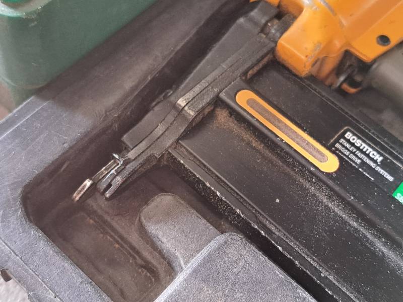 lot 81 image: Bostitch 18-GA 58-2 Air Brad Nailer SB-1850BN with Case