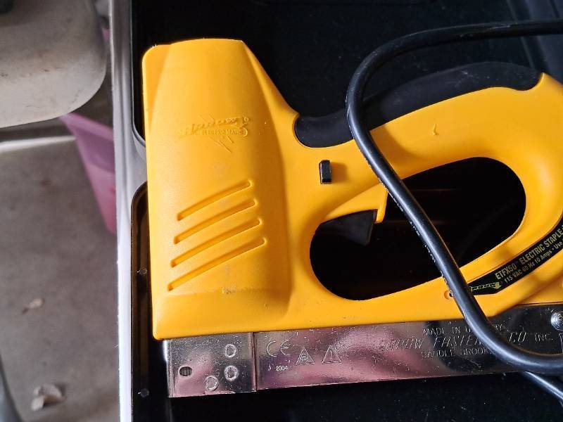 lot 83 image: Arrow Electric Stapler  Nail Gun ETFX50 with Case