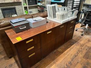 72 x 30 x 22 Desk Cerdenza