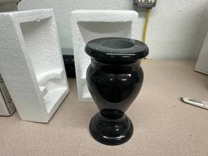 Granite Vase wdrain Black 5 x 5 x 9