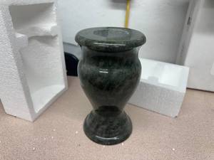 Granite Vase wdrain Tropical Green 5 x 5 x 9