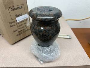 Granite Vase wdrain Coffee Pearl 5 x 5 x 9