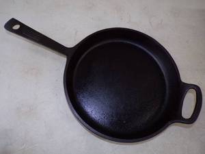 lot 12 image: 12 Cast Iron Fry Pan